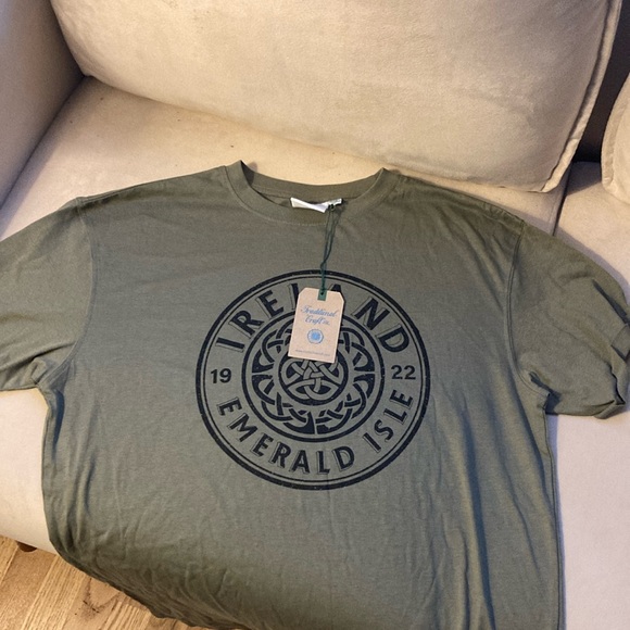 Olive Green Short Sleeve Tee with Bold Circular Design - Picture 1 of 4